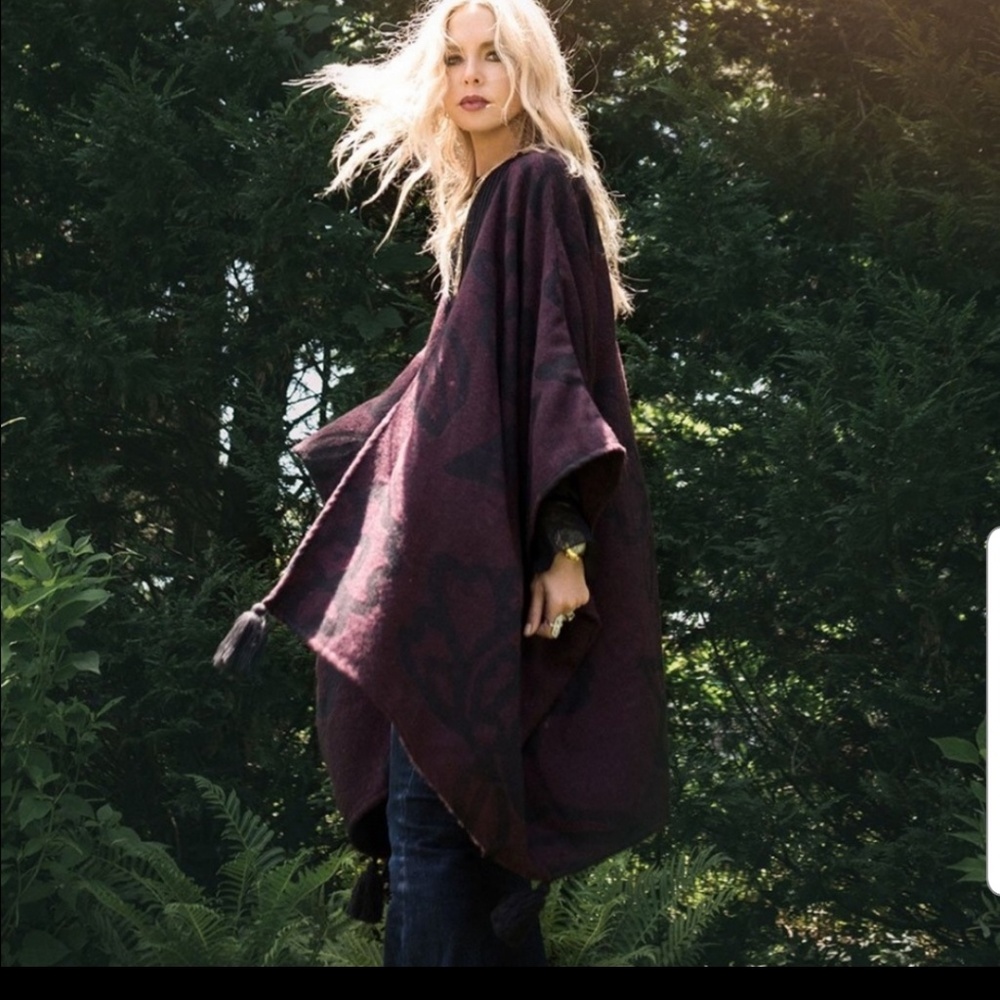 CLEOBELLA BURGUNDY SEVIGNY CAPLE TASSELPANCHO ONE - Picture 3 of 8